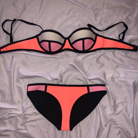 TRIANGL XS swimsuit - Picture 1 of 3